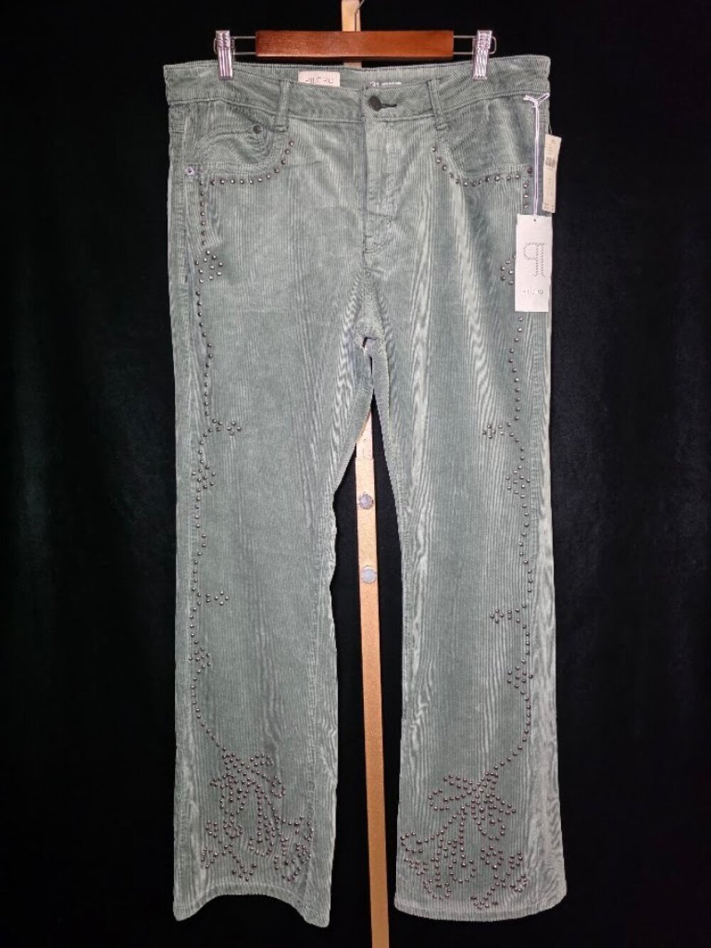NWT Pilcro Essential Flare Mid-Rise Studded Corduroy Jeans in Moss 31 - Picture 2 of 10